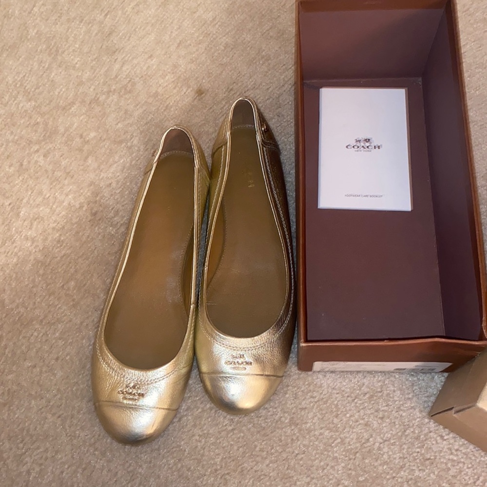 GOLD COACH FLATS. BEAUTIFUL. SIZE 8